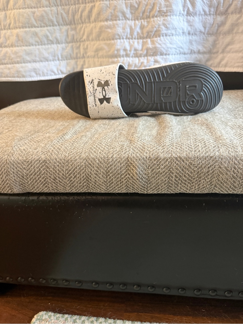 Under Armour Men’s White Speckled Strap Black Footbed Slide Sandals